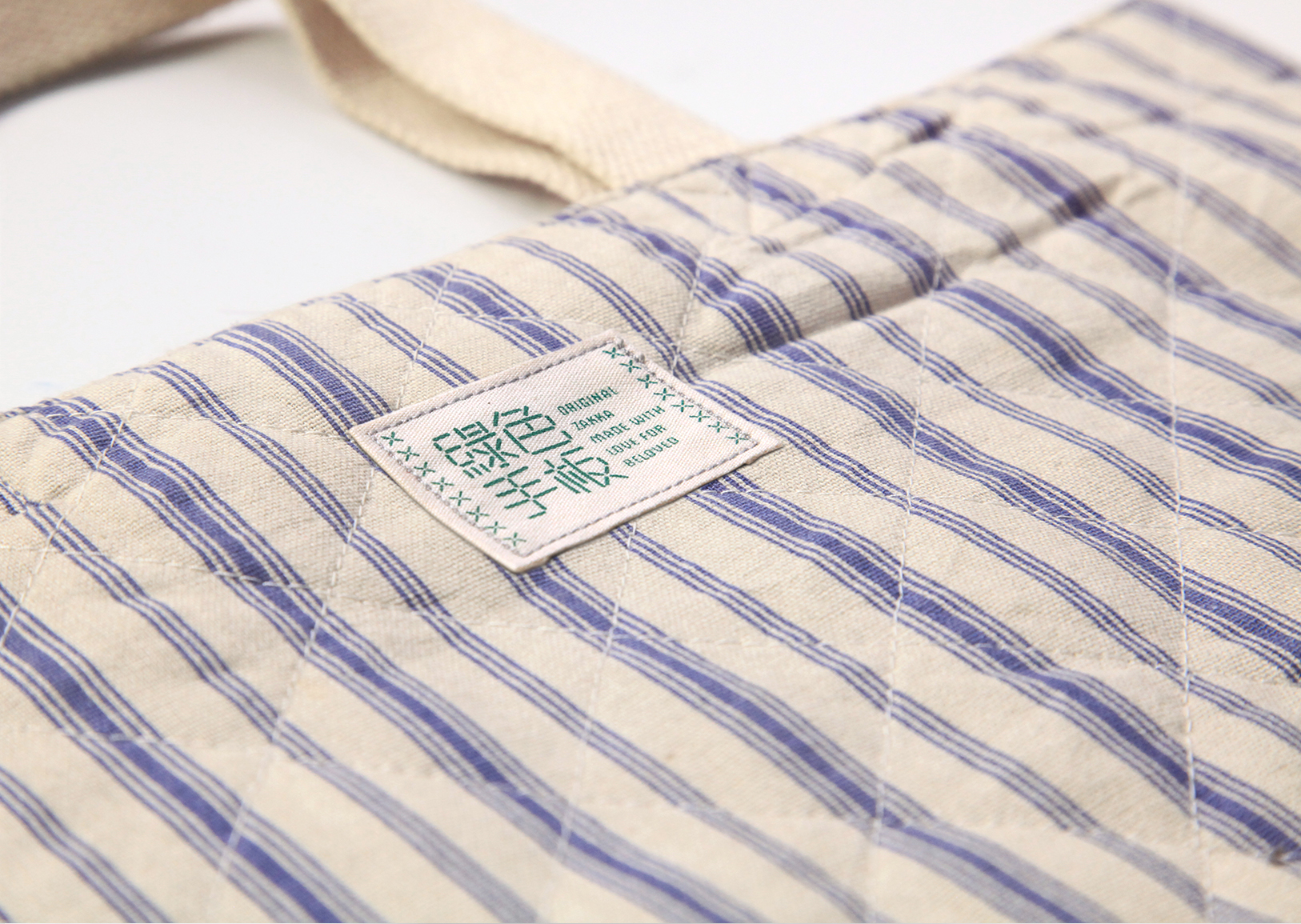 Green Hands :: labels